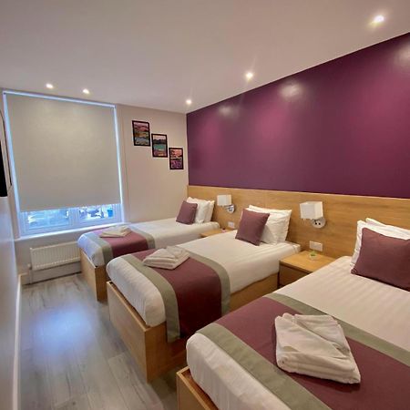 Holtwhites Hotel Enfield Bagian luar foto