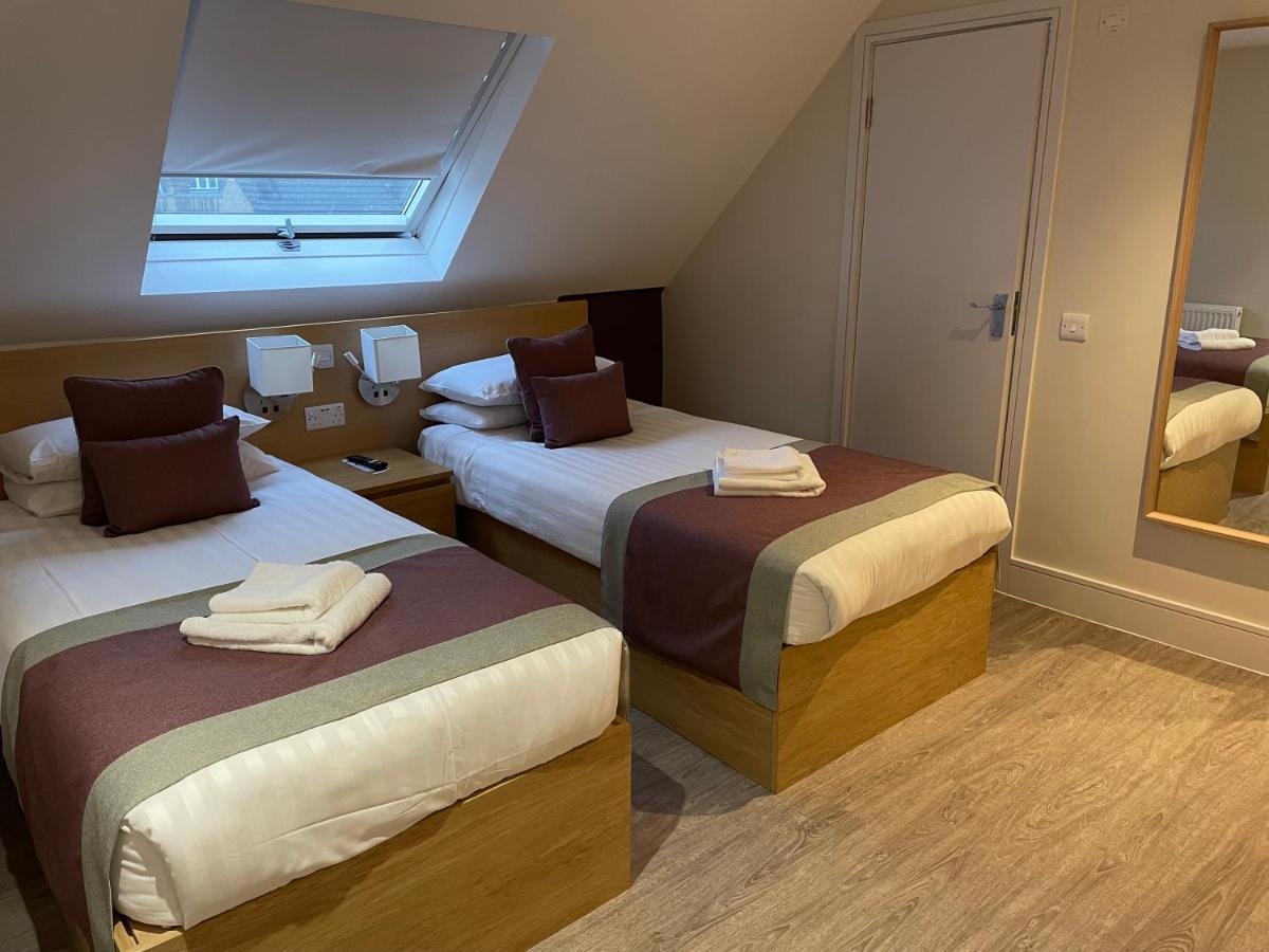 Holtwhites Hotel Enfield Bagian luar foto
