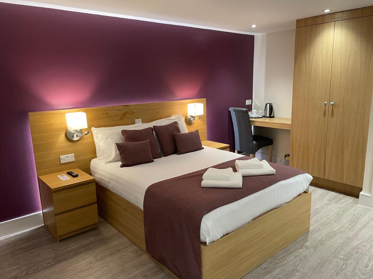 Holtwhites Hotel Enfield Bagian luar foto