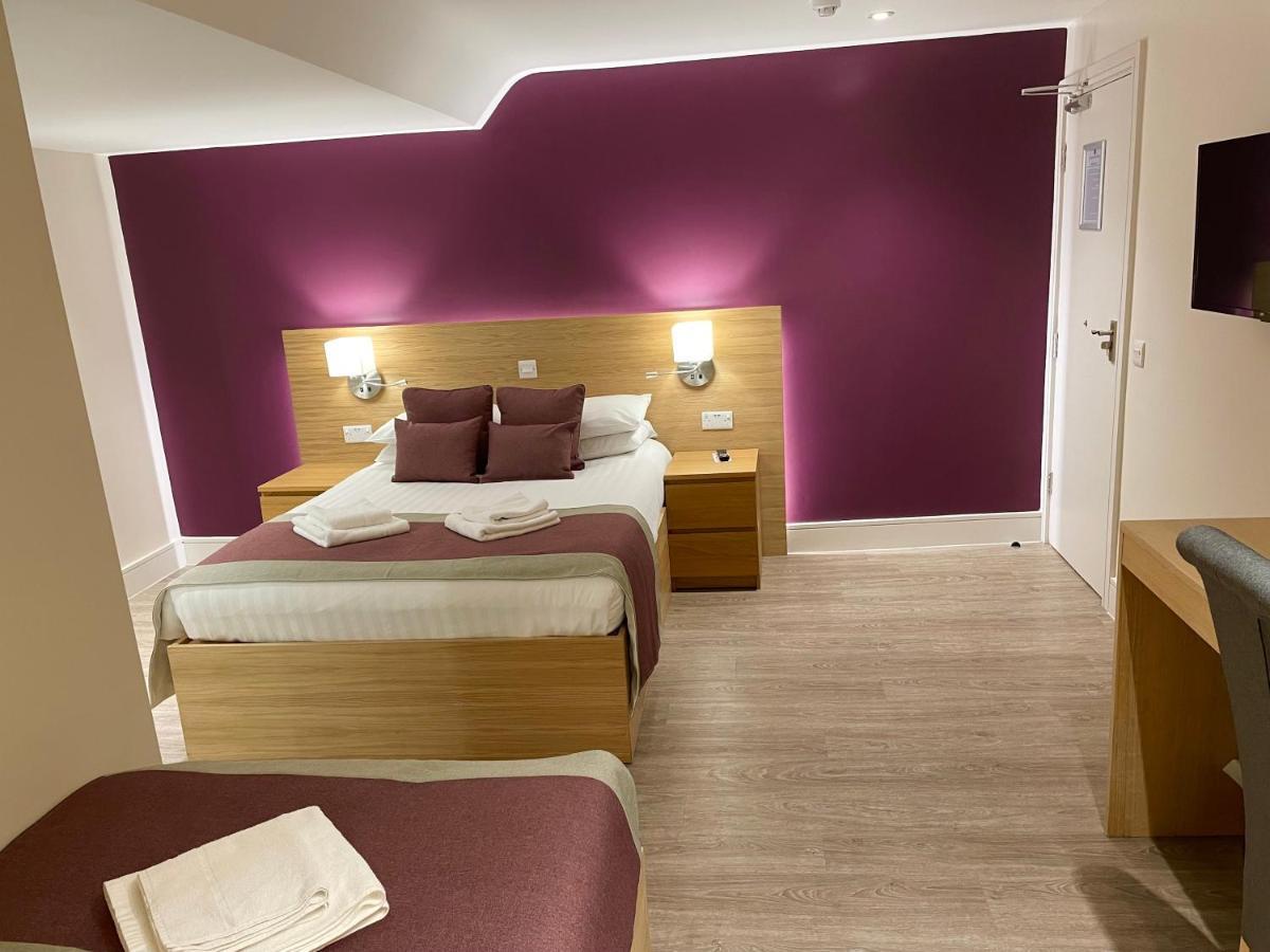 Holtwhites Hotel Enfield Bagian luar foto