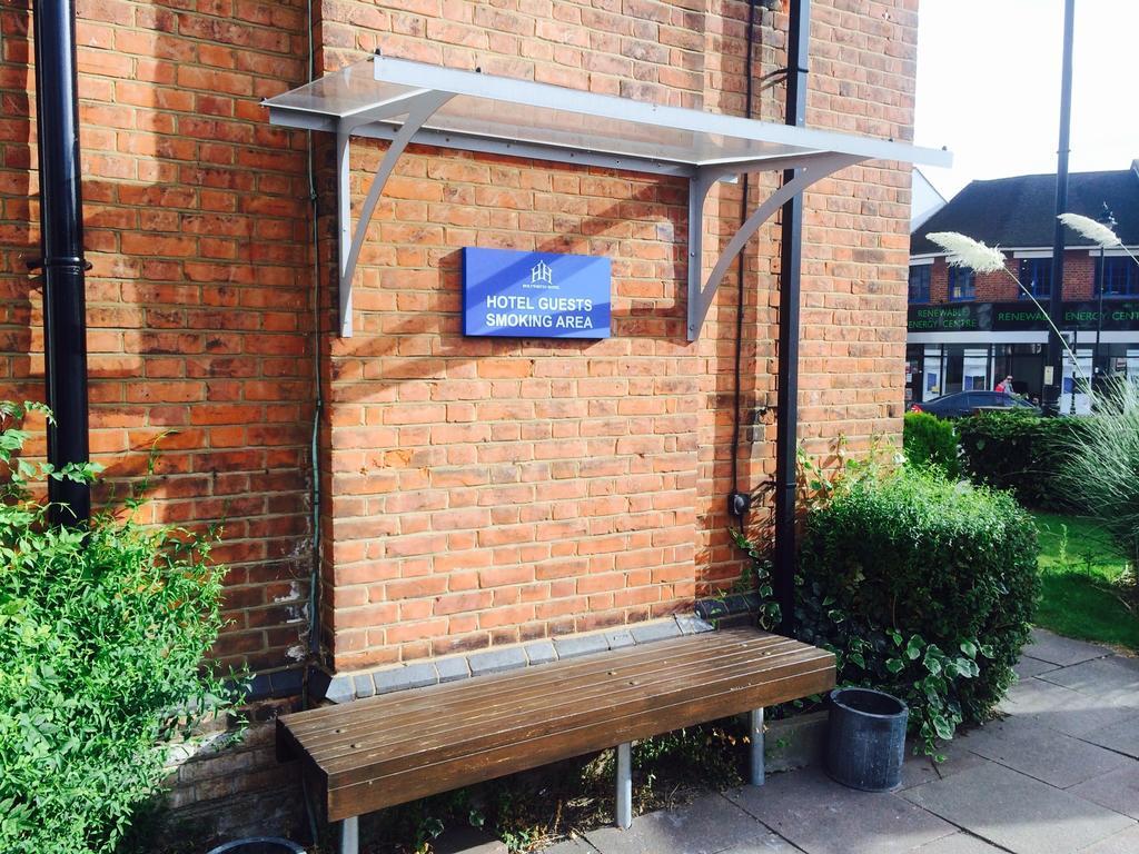 Holtwhites Hotel Enfield Bagian luar foto