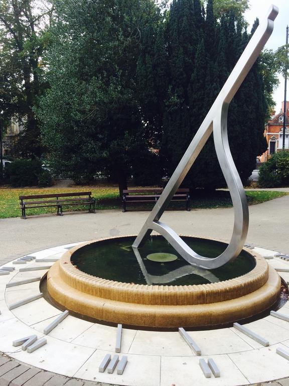 Holtwhites Hotel Enfield Bagian luar foto