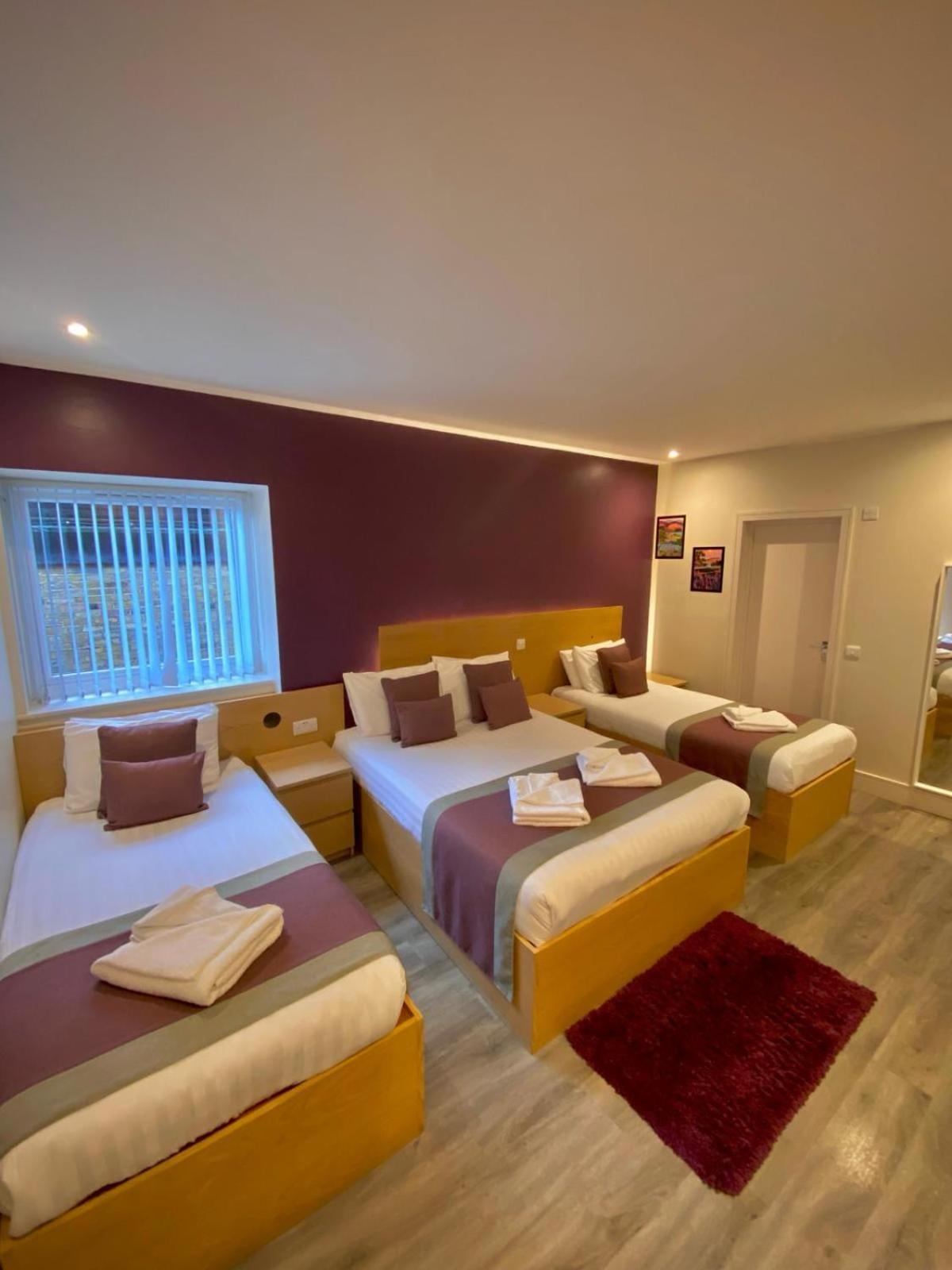 Holtwhites Hotel Enfield Bagian luar foto